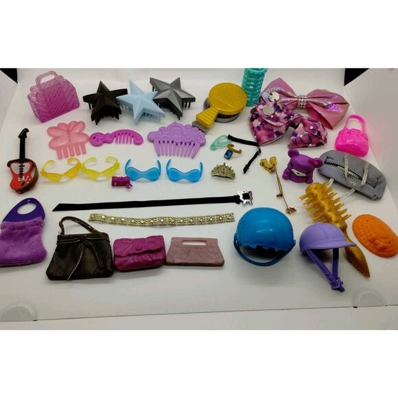 Lot of Various Doll Accessories - OMG Chelsea Bratz LPS and Others - Picture 1 of 16